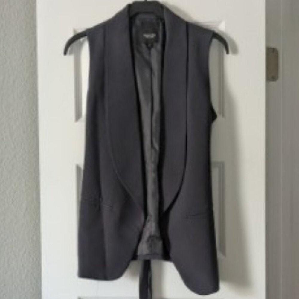 Simple Vera Vera Wang Sleeveless blazer vest